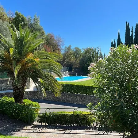 Vittoriale - Pool And Parking גרדונה ריביירה